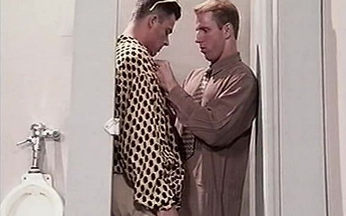 Gay 90's Vintage Porn: Hunks ướt át bị khóa chặt 3
