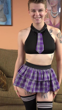 Kız öğrenci Bliss dekandan döl alıyor