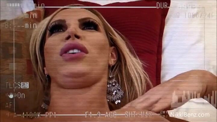 Nikki Benz: Nikki Benz sudut pandangan pertama menghisap &amp; dikongkek zakar besar!