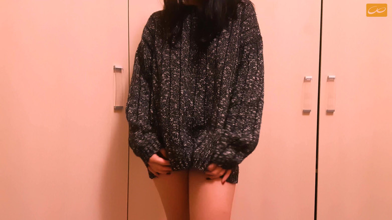 Unlimited Orgasm: Горячая восемнадцатилетая девушка развлекается со своим вибратором и жестко кончает