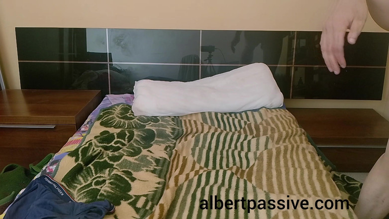AlbertPassive: Aku lagi bersih-bersih kamarku dan aku masturbasi