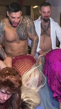 The Pink Hause!! Leo bulgari si waria seksi yang dientot sama viktor rom, xisco, roxas, dmitry preysler