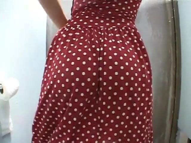 POV X: Una mora sexy in bagno