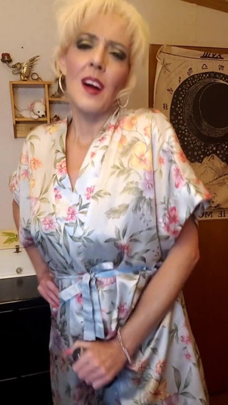 Marvellee Studios: 10 problems of a horny woman