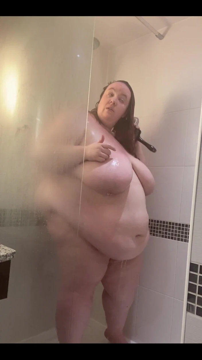 Ivy gold: Taking My Shower