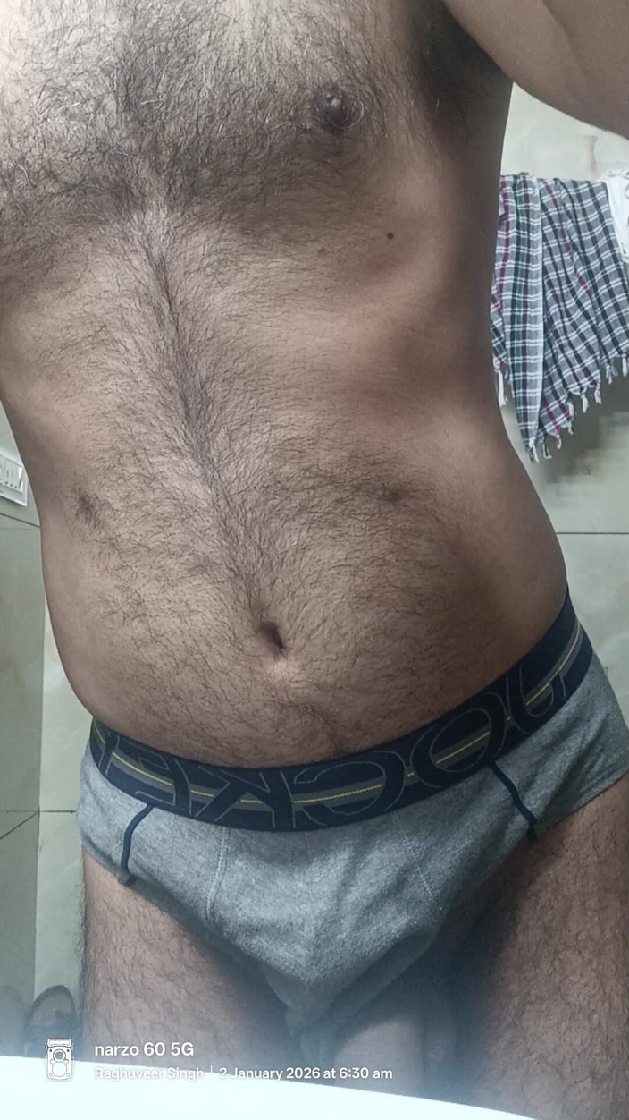 Rajasthani-old-lover: L'indiano del rajasthani desi man si gode la doccia ed...