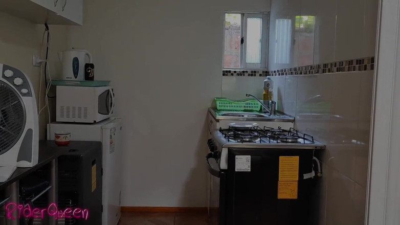 Riderqueen: BBW wird von ihrem stiefsohn in der küche angegangen - berühren