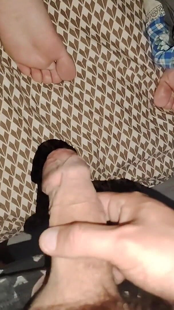 My Stepsister Let Me Touch Her Feet. (Ponri)