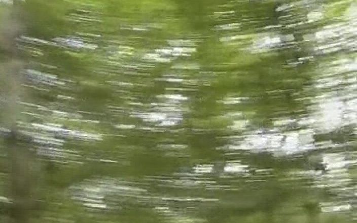 Porno kino: Amateur German Babes Sucking One Dick Outdoors
