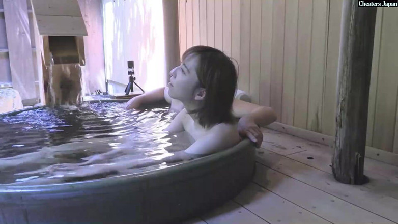 Cheaters Japan: ¡Un viaje a las aguas termales para desahogarse el estrés!