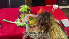 Dominatrix Frida: 在餐桌上羞辱无能为力的奴隶 （223）