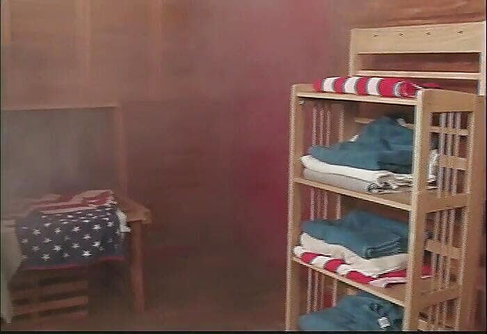 Perv Milfs n Teens: Чорний колос трахає мініатюрну блондинку