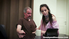 Granddadz: Vera nakal dan siap untuk mendapatkan kontol tua steve steel