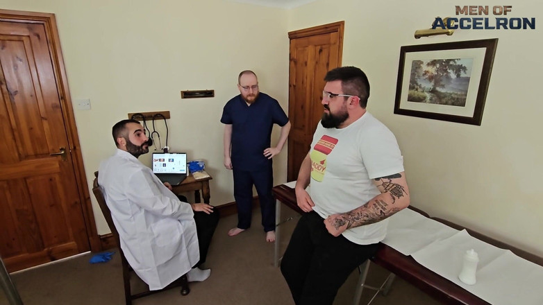 Wallace Accelron: Bear Checkup Hole Stretching