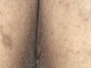 I live and work: Video lubang pantat pria yang dengan jelas mencerminkan kerutan masing-masing