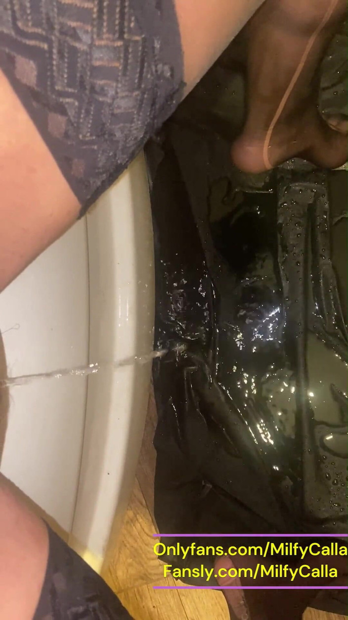 MilfyCalla: Gioco di figa bagnata fetish in bagno &amp; orgasmo intenso