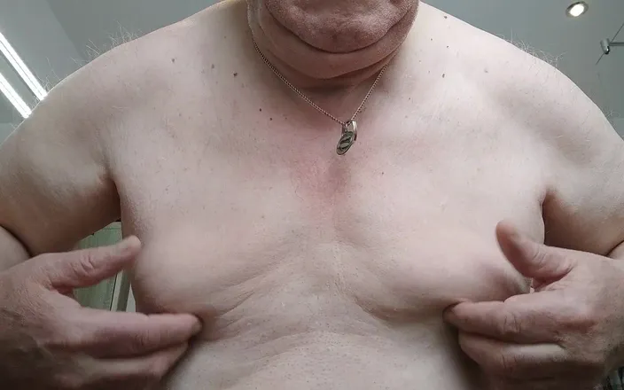 Karlchengeil: Tits Only!