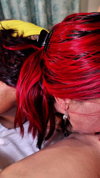 Aku suka banget sama ibu tiriku yang super hot - venus si tante seksi yang lagi sange dan kaida kinks
