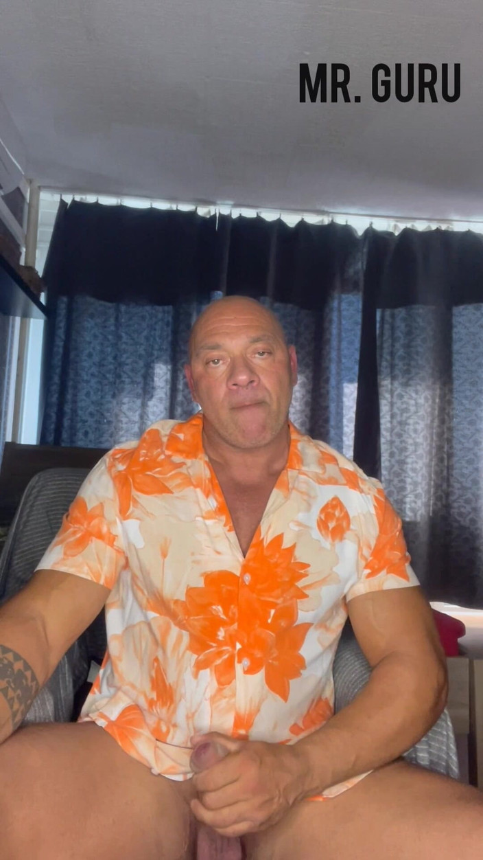 Mr. Guru: Mrguru Sexy Bodybuilder Wank at Home