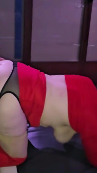 Con tetas desnudas en sex shop