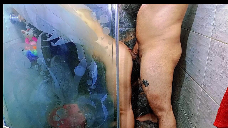 ADYgirls: Üvey kızımla duşta