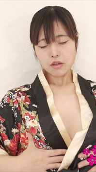 오이란 의상을 입고 자위하다