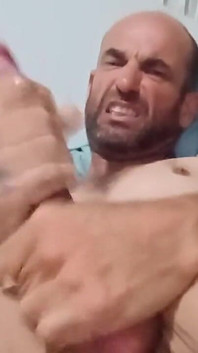 Un uomo grosso si diverte