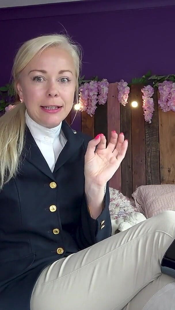 UKCuteGirl Lucy Lauren: Jodhpurs, Boots &amp; Face Rides - She Owns Her Ponyboys