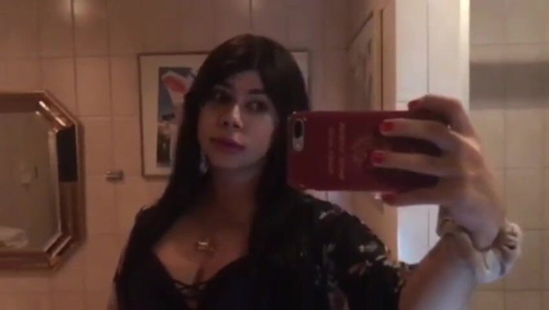Tgirl Yaritza Vega: Dark hair style