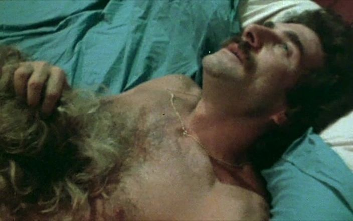 Inhonorof porn: 80年代:モアナ・ポッツィが初めての映画で、コックとクッキングクリームで遊ぶ