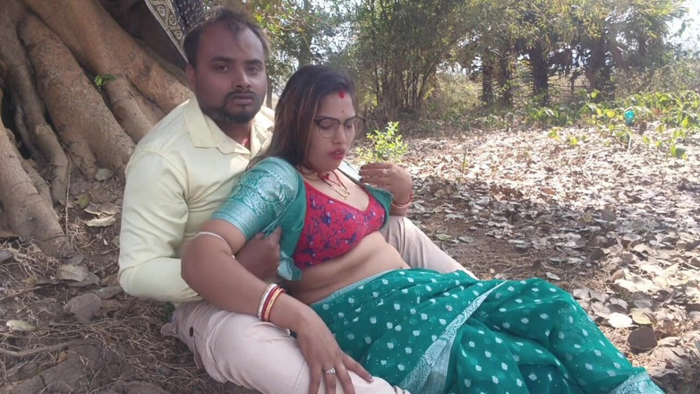 Sona bhabhi: Bengali Sexy Village Wife Chitting Her Husband and Meet Her...