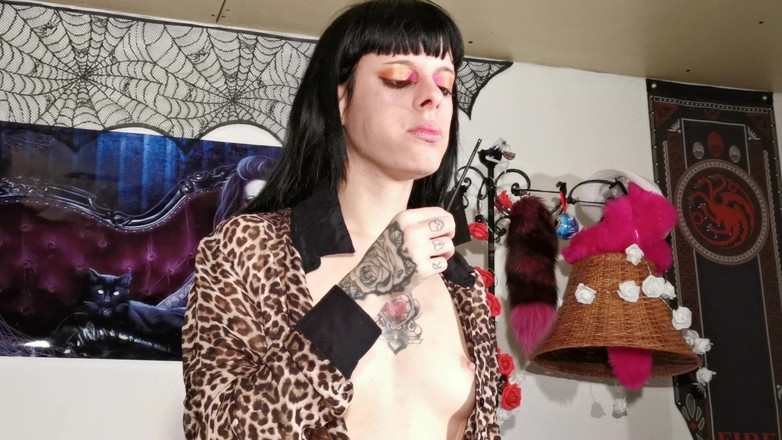 Beth Kinky: Erotic lollipop licking for step daddy