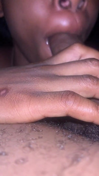 Pompino amatoriale con una sexy teen ebano parte 2 primo piano di labbra succose secondi sciatti