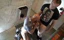 Gaybareback: Aymeric Deville scopata senza preservativo in bagno pubblico
