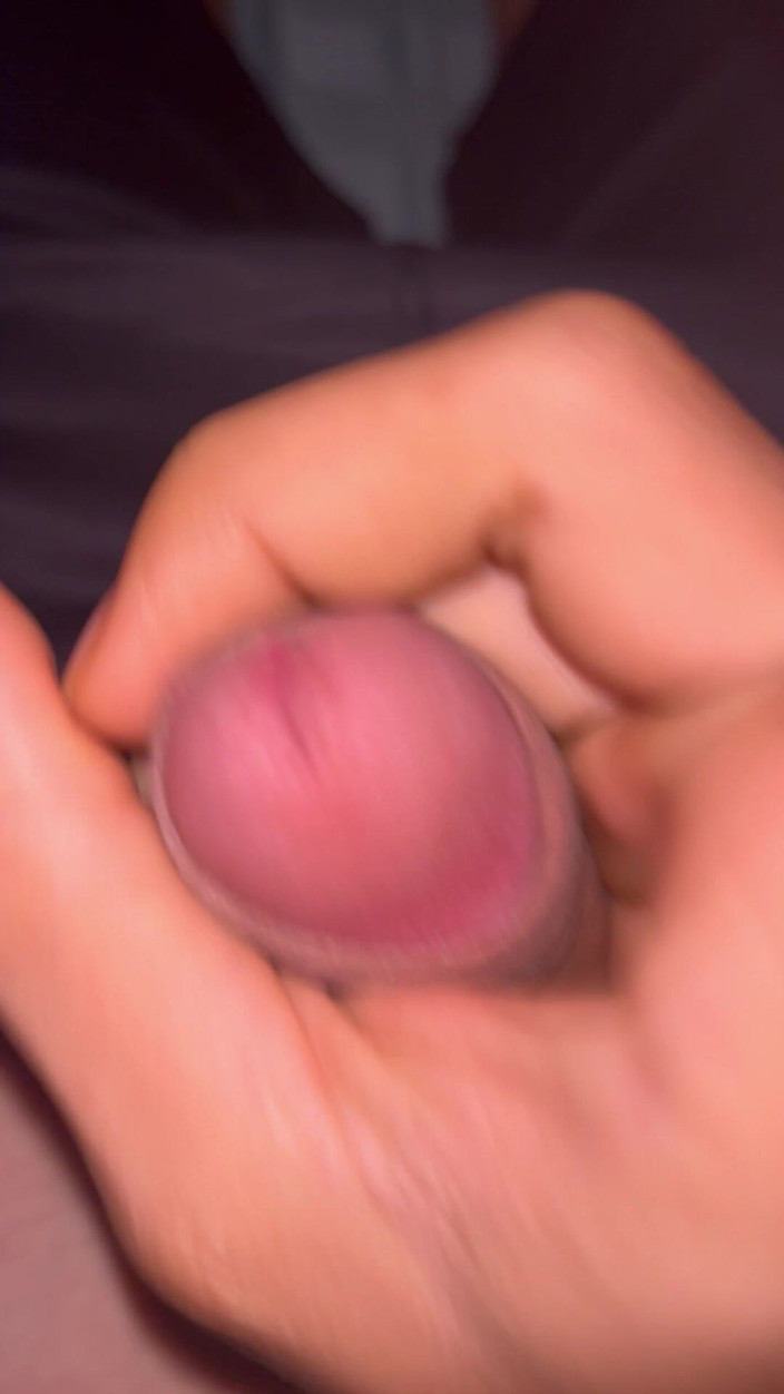 Quan Vietnam 18: Un garçon solitaire dans une chambre noire puis excité