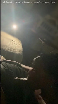 Jolie nana, gorge baveuse