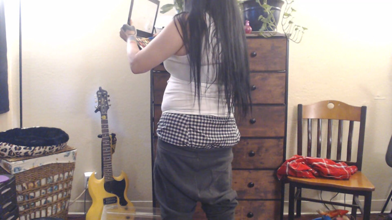 Abby Anna: Trei perechi de pantaloni lăsați