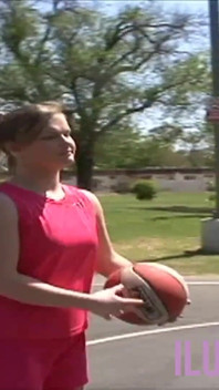 Dopo il basket la teen con le tette piccole viene scopata con sborrata in faccia