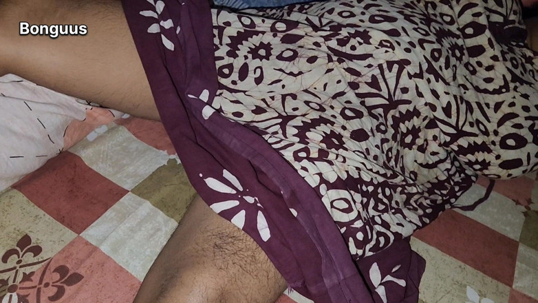 Riya Bonguus: Sborrata sulla figa pelosa di mia zia vuole un cazzo