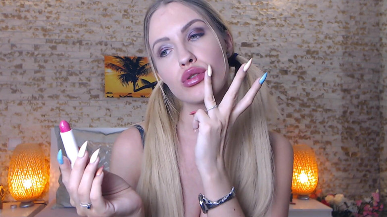 Erotic Tanya: Seni büyüleyen dudaklar
