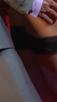 Bonita negra gata fodida por um grande pau branco