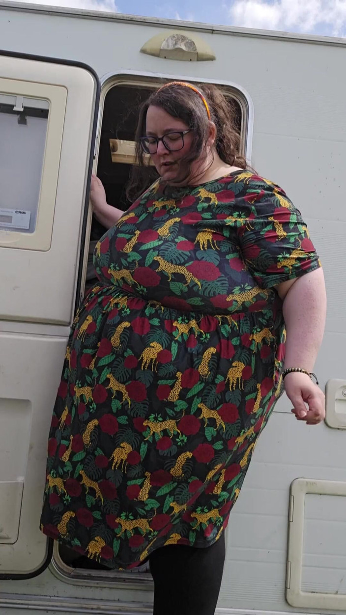 SSBBWLadyBrads: Жиробасина ледибрадс против двери фургона