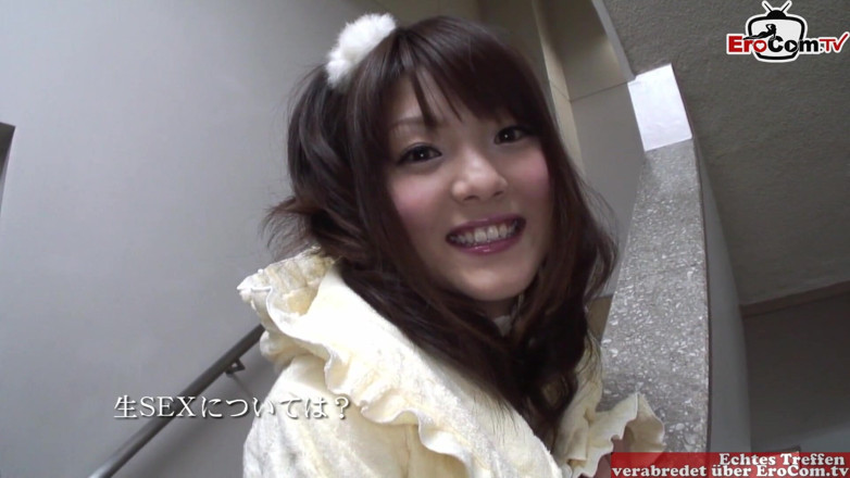 EroCom: Asian Teen Girl with tiny tits wanna get her hairy...