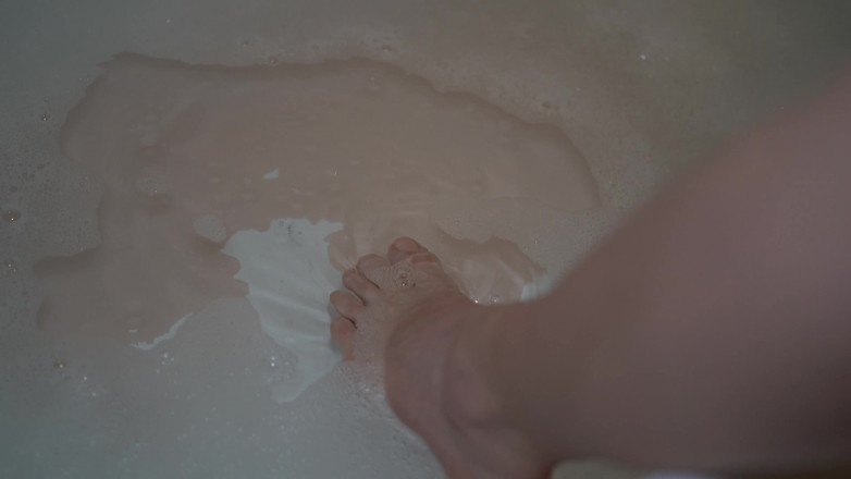 Hidi Heaventoosh: 발에 헹구어