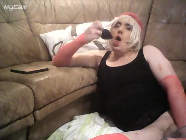 Push ego trip: Sissy slut fucks herself