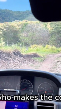 O matură sexy disperată după bani este futută de fermier - vedere la persoana 1