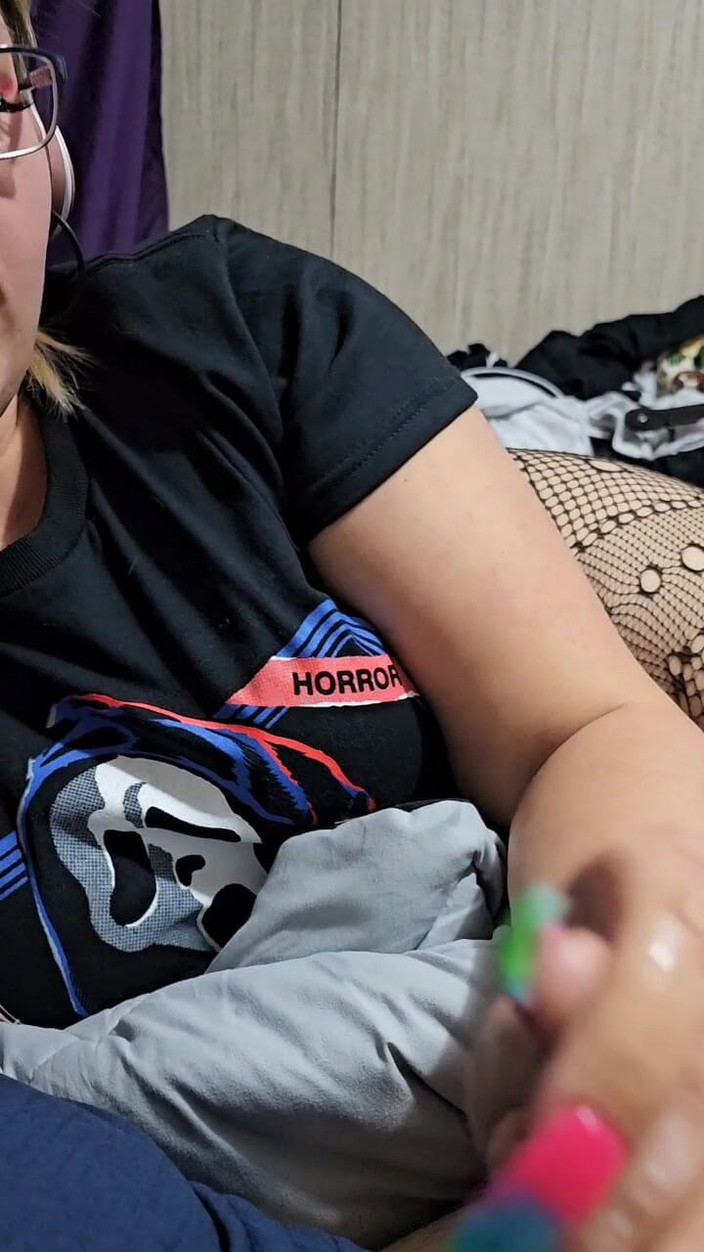 Funhousewife69: 오럴로 핸잡을 시도