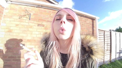 Jimmy Draws: Chloe Toy - fumando
