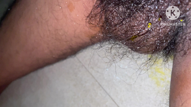 Desi snake: 화장실에서 자지 오일 마사지