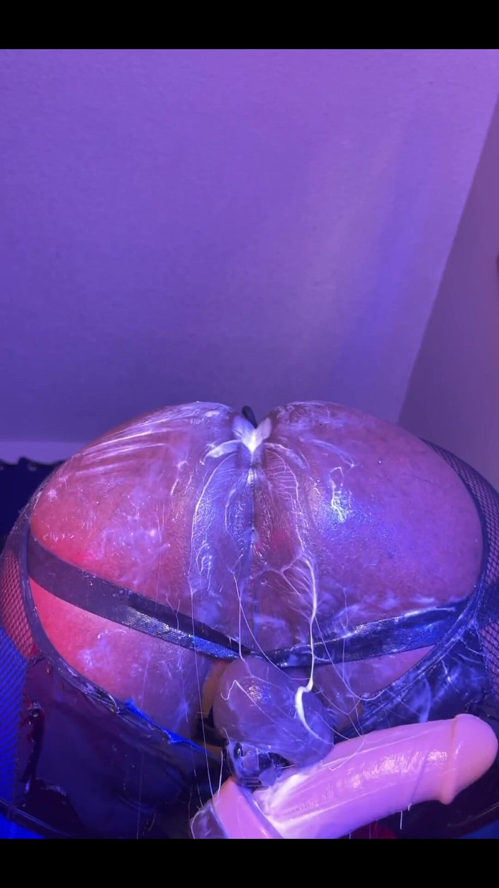 DipsoDeep: Billen vernietigt gat berijdend Mr. Hankey dildo